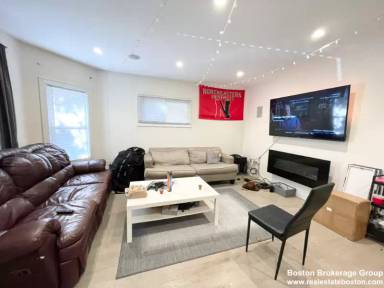 Main picture of 21 Iroquois St