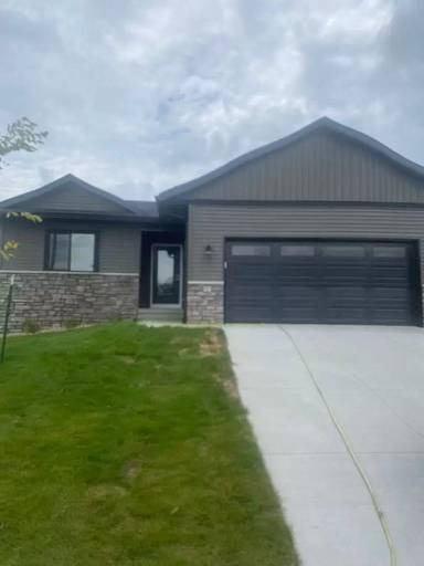 Main picture of 32 Hummingbird Ln
