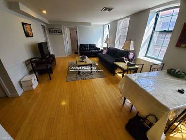 Main picture of 1661 Washington St