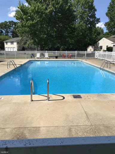 Main picture of 1242 Village Ln