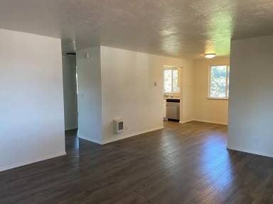 Main picture of 175 SW Kalmia St