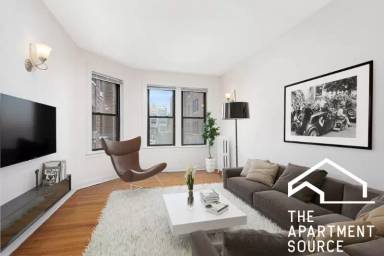 Main picture of 632 W Addison St