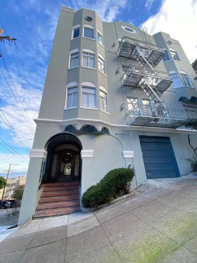 Main picture of 2060 Leavenworth St