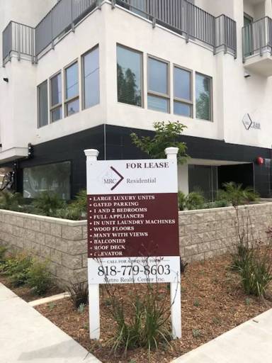 Main picture of 340 N Oxford Ave