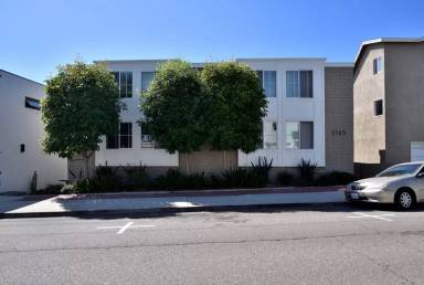 Main picture of 1745 Manhattan Ave