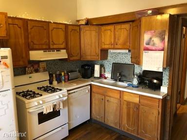 Main picture of 810 W Altgeld St