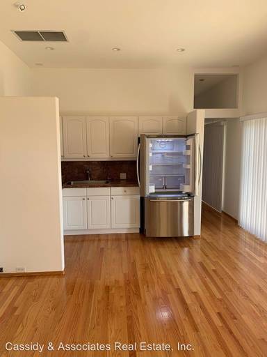 Main picture of 2001 Willow St