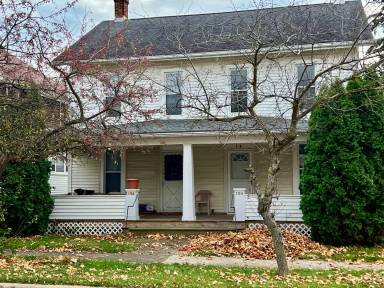 Main picture of 104 E Main St