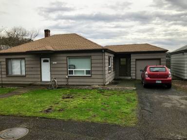 Main picture of 1063 NE Barager Ave