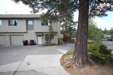 Main picture of 210 SW Westpine Pl