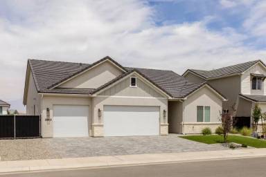 Main picture of 2963 E Alderann St