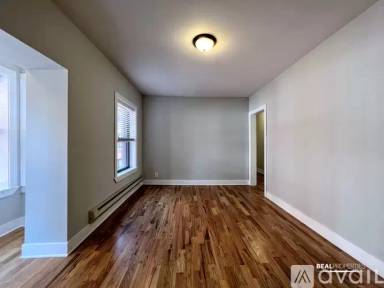 Main picture of 4421 N Wolcott Ave