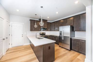 Main picture of 1528 Moore St