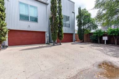 Main picture of 2724 Shelby Ave