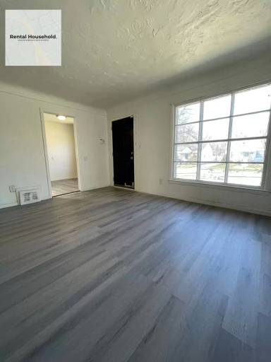 Main picture of 19372 Grandville Ave