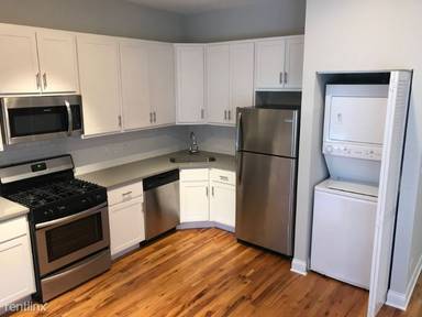 Main picture of 3032 N Milwaukee Ave