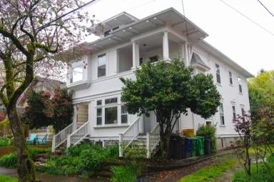 Main picture of 1621 SE Pine St