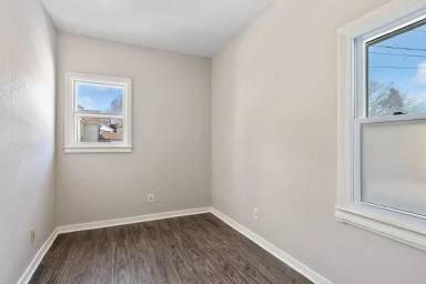 Main picture of 120 W 5th St