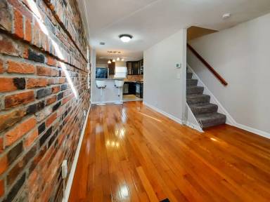 Main picture of 40 E Barney St