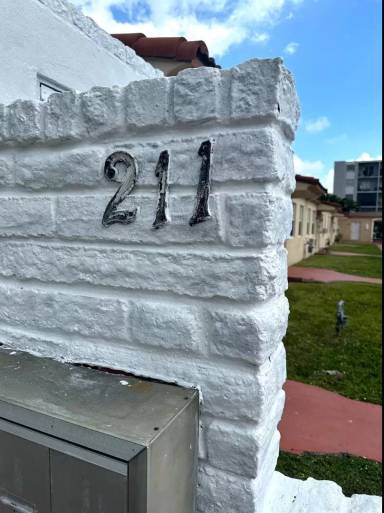 Main picture of 215 SW 18th Ave