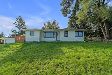 Main picture of 21795 Longview Dr