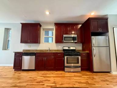 Main picture of 3219 S Lituanica Ave