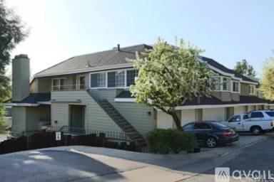 Main picture of 1073 Lakeview Ter