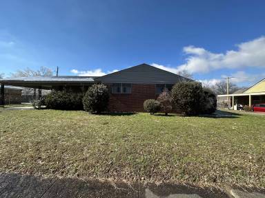 Main picture of 983 Garland St