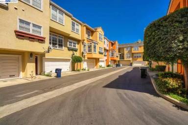 Main picture of 3444 Ellery Cmn