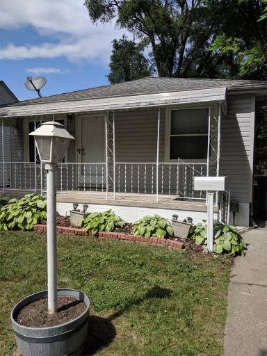 Main picture of 1862 Warwick Ave