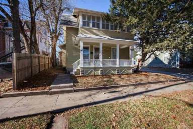 Main picture of 911 N 11th St