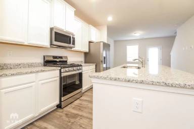 Main picture of 10 Oak Rose Dr