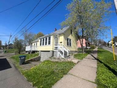 Main picture of 617 N 9th Ave E