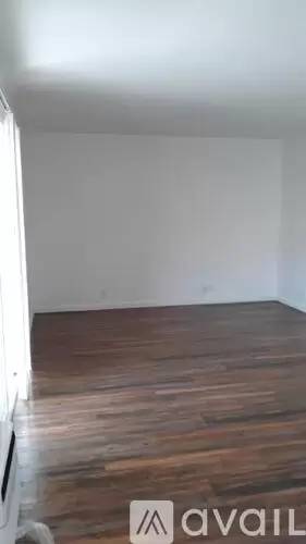 Main picture of 460 Markham Ave