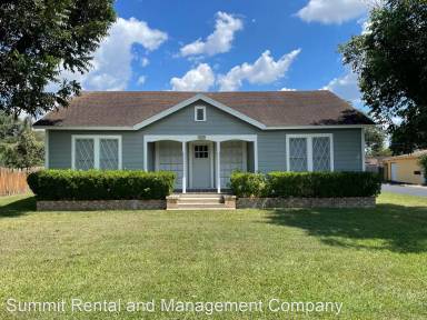Main picture of 3002 N Main St