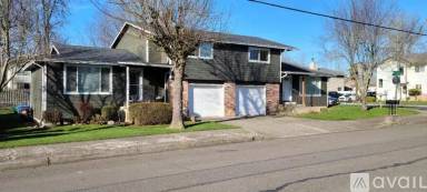 Main picture of 3585 NE 8th St