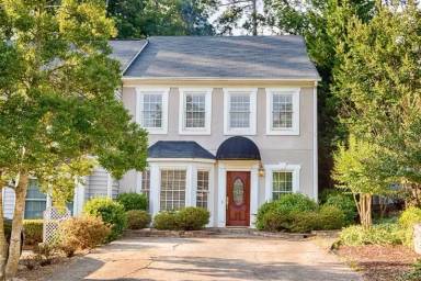 Main picture of 555 Salem Woods Dr SE