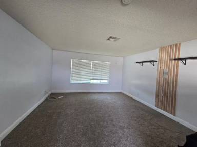 Main picture of 293 E Julia Way