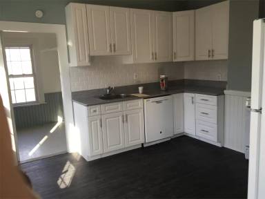 Main picture of 82 Maple St