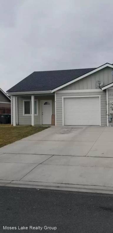 Main picture of 1216 W Malaga Ave