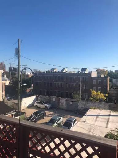 Main picture of 2013 Eastern Ave