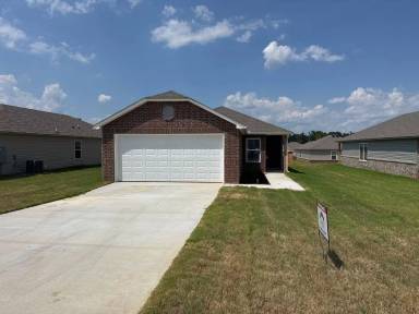 Main picture of 70 Kyndall Lauren Ln