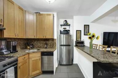 Main picture of 163 W 17th St