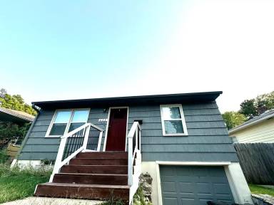 Main picture of 835 E 71st Ter