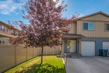 Main picture of 2844 N Carriage Ct