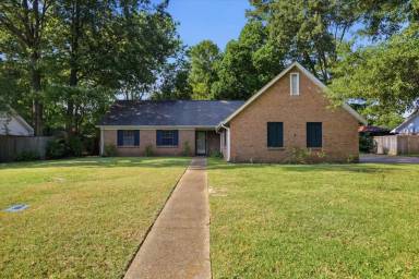 Main picture of 131 Cypress Dr