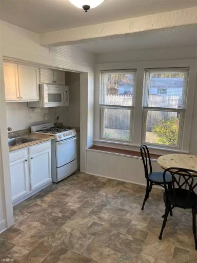 Main picture of 353 Main St