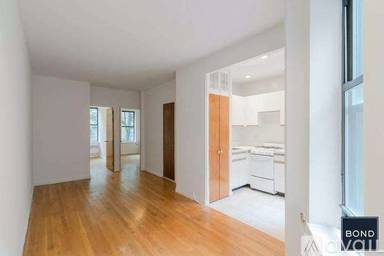 Main picture of 425 E 65th St