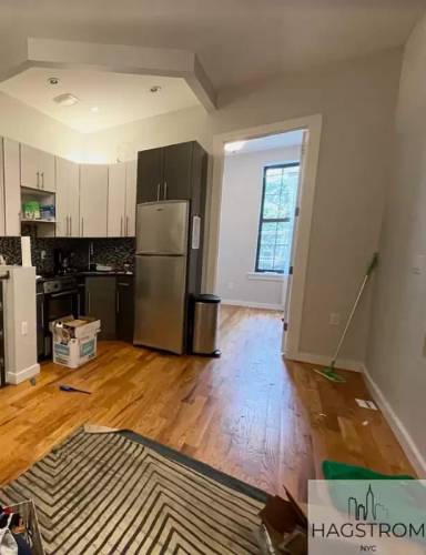 Main picture of 381 S 3rd St