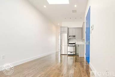 Main picture of 580 Fairview Ave
